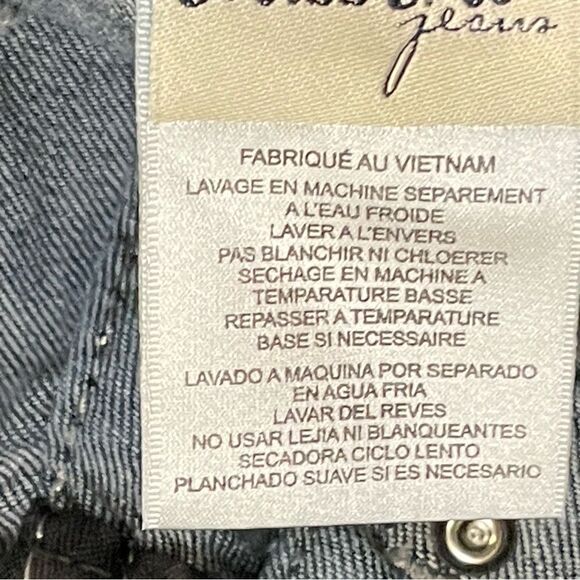 Miss Me Signature Capri Low Waist Jeans Blue Factory Wash and Whiskering Size 26 - Picture 9 of 16